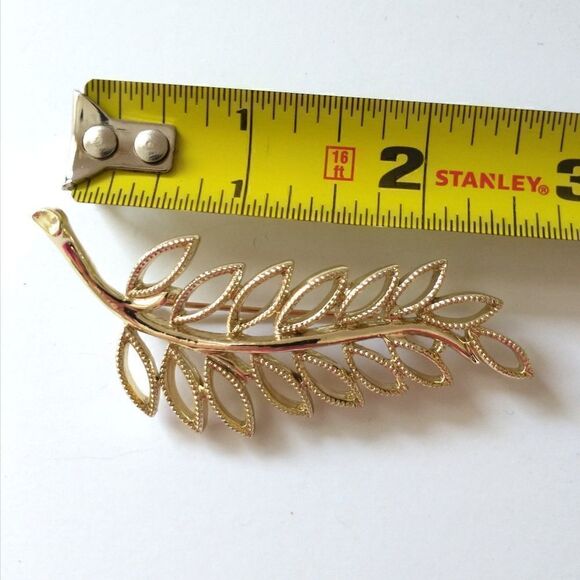 Estate EMMONS Feather Brooch Pin Open Work Leaf Filigree Blonde Gold Tone MCM - Picture 2 of 16